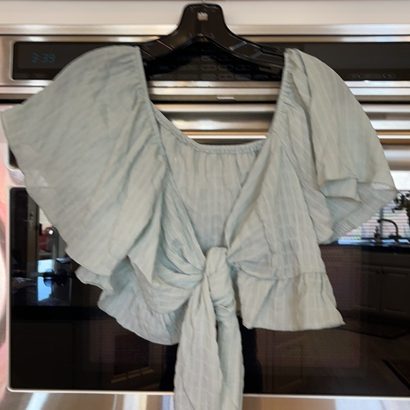 Short crop top with open back - Picture 2 of 2